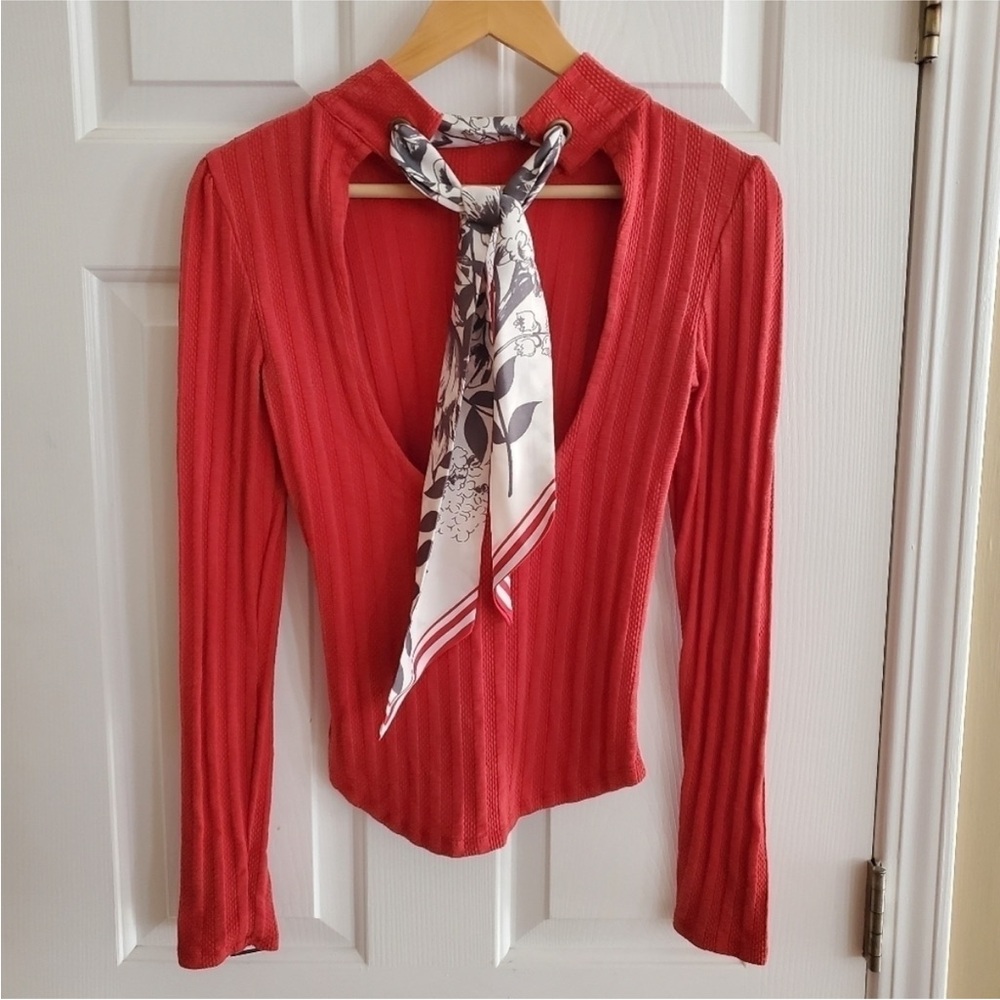 Stylish Red Open-Back Top - Picture 5 of 6